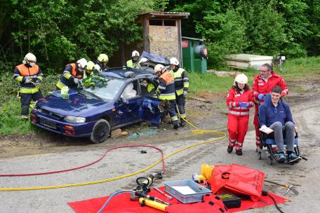 Bild: Einsatzübung anl. Fahrzeugsegnung der Feuerwehr Eichenberg