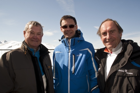 Bild: v.l.n.r. Helmut Fend; LH Mag. Markus Wallner; Dipl. Kaufm. Mario Stedile-Foradori auf der Sonnenterrasse des neu errichteten Bergrestaurants Muttjöchle.