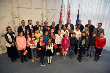 Bild: Feier zum türkischen "Tag des Kindes" im Montfortsaal