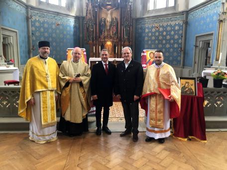 Bild: Hauptzelebrant Yuriy Kolasa, Bischof Benno Elbs, Nationalratsabgeordneter Norbert Sieber, Landtagspräsident Harald Sonderegger und Priester Vasyl Demchuk.