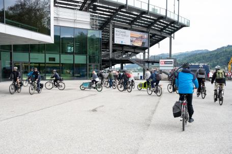 Bild: 
An der Radtour anlässlich 40 Jahre IBK-Radweg nahmen RegierungsvertreterInnen insbesondere aus Vorarlberg, Bayern und dem Kanton St.Gallen teil. 
