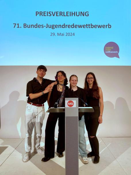 Bild: v.li.n.re: Kiano Loacker, Anna Huwe, Sina Kaufmann und Leonie Riedmann.