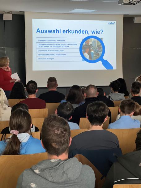 Bild: „Know-How zu Bildung und Beruf“: Erfolgreiches Berufsorientierungs-Projekt des BIFO für Schulklassen mit vielfältigen sprachlichen und kulturellen Hintergründen