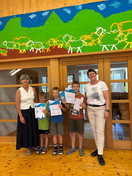 Bild: Viel Freude an der Vorleseinitiative in der Volksschule Schoppernau