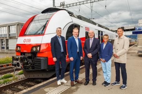 Bild: Vertragsunterzeichung in St. Margrethen: ab Dezember 2026 wird eine direkte Verbindung mit der Linie S3 zwischen Bregenz über St. Gallen bis Weinfelden eingerichtet