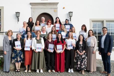 Bild: Zertifikatsverleihung an AbsolventInnen der Lehrgänge in der Elementarpädagogik
