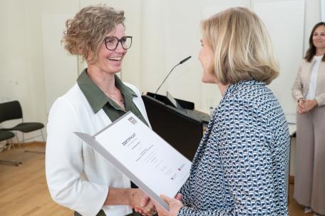 Bild: Zertifikatsverleihung an AbsolventInnen der Lehrgänge in der Elementarpädagogik