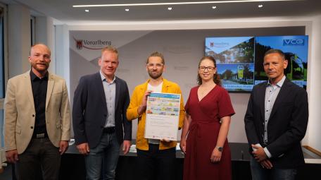 Bild: v. l. Michael Schwendinger (VCÖ), LSth. Christof Bitschi, Stephan Pillwein (Fahrradbeauftragter der Stadt Feldkirch), Nathalie Koch (Stadträtin von Feldkirch), Marcus Ender (ÖBB).