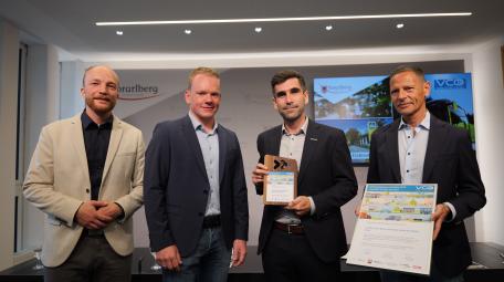 Bild: v. l. Michael Schwendinger (VCÖ), LSth. Christof Bitschi, Leonard Lechner (VVV), Marcus Ender (ÖBB).