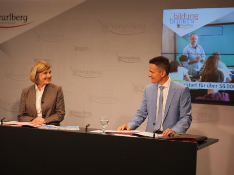 Bild: Landesrätin Barbara Schöbi-Fink und Bildungsdirektor Heiko Richter 
