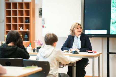 Bild: Vorleseaktion an der MS H&ouml;rbranz