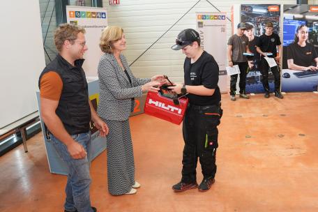 Bild: Gratulation Bundeswettbewerb Metall 