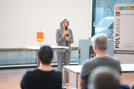 Bild: Bildungslandesr&auml;tin Barbara Sch&ouml;bi-Fink