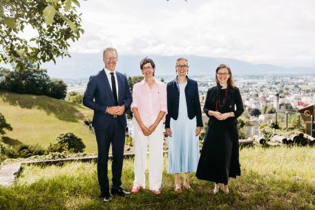 Bild: Landesrat Christian Gantner (Vorsitz bis Juni 2028), Regierungsr&auml;tin Susanne Hartmann (Kanton St.Gallen), Regierungschef-Stellvertreterin Sabine Monauni (F&uuml;rstentum Liechtenstein) und Regierungsr&auml;tin Carmelia Maissen (Kanton Graub&uuml;nden)